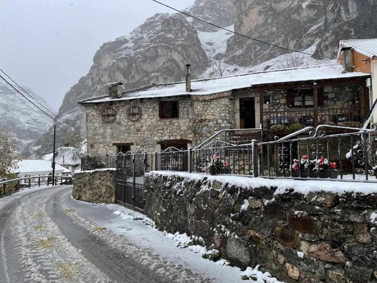 Apartamentos Rurales La Laguna Somiedo Valle de Lago Exteriér fotografie